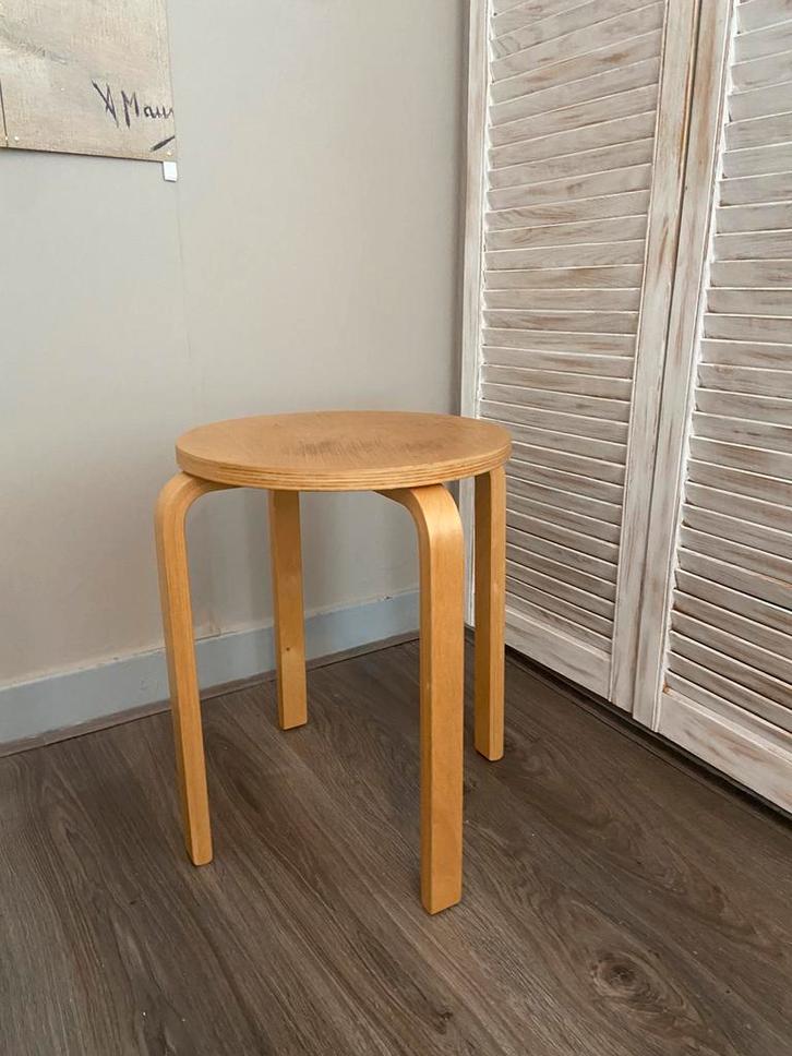 IKEA FROSTA vintage IKEA kruk, Huis en Inrichting, Krukjes, Zo goed als nieuw, Hout, Ophalen of Verzenden