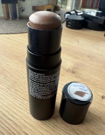 Younique - All-in-One Color Stick - Chocolate Soufflé  beschikbaar voor biedingen