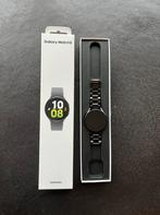 Samsung Galaxy Watch 5 in doos inclusief oplader, Sieraden, Tassen en Uiterlijk, Smartwatches, Ophalen of Verzenden, Zo goed als nieuw