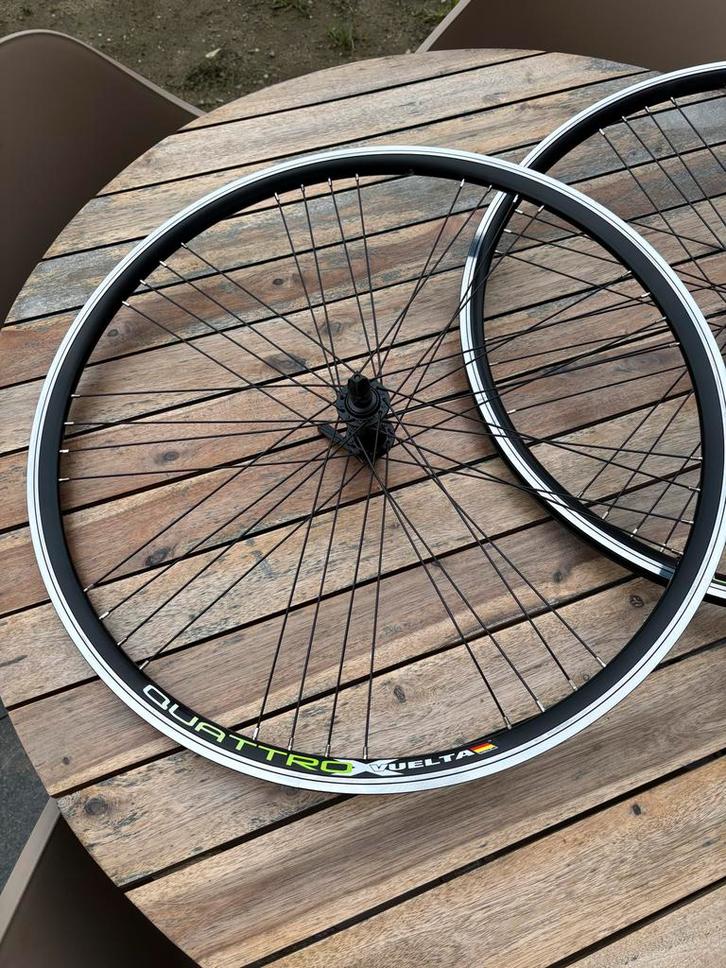 Vuelta Quattro 28" Wielset Deore 610, Fietsen en Brommers, Fietsonderdelen, Nieuw, Algemeen, Wiel, Ophalen of Verzenden