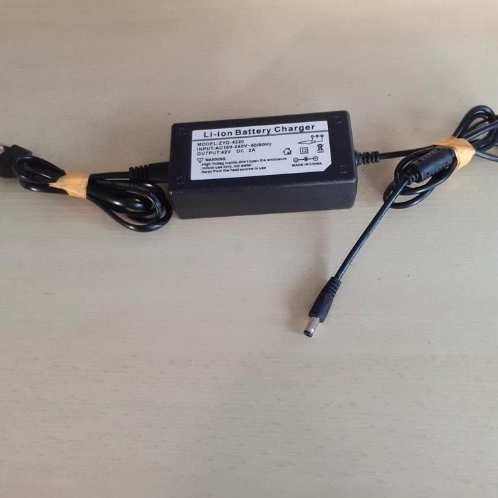 Fiets Accu Lader 42V 2A - Amslod Compatibel, Computers en Software, Accu's en Batterijen, Ophalen