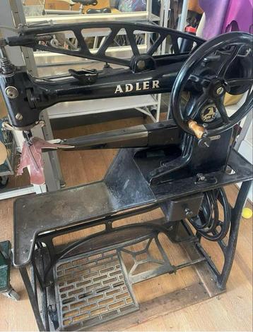 Klassieke Durkopp Adler Naaimachine beschikbaar voor biedingen