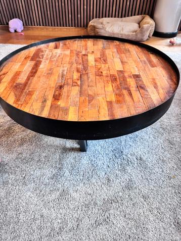 Salon tafel beschikbaar voor biedingen