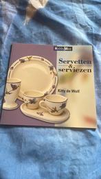 Servetten en serviezen, Kitty de Wolf, Ophalen of Verzenden, Zo goed als nieuw
