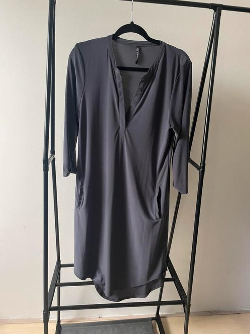 Zoso maat M, Kleding | Dames, Jurken, Zo goed als nieuw, Maat 38/40 (M), Grijs, Onder de knie, Verzenden