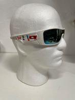 Oakley Zonnebril Wit met Vlaggen Design, Gebruikt, Zonnebril, Wit, Ophalen of Verzenden