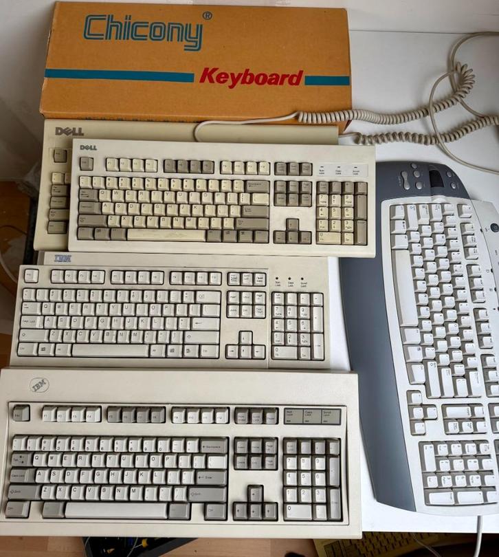 Collectie klassieke pc-toetsenborden, w.o. IBM Model M., Computers en Software, Vintage Computers, Ophalen of Verzenden