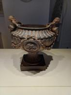 Vintage pot/vaas versierd met guirlandes en cherubijntjes, Ophalen