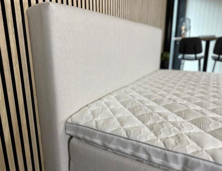 BOXSPRING 180 x 210 BEIGE POCKETVERING BOXSPRING 180 200, Huis en Inrichting, Slaapkamer | Boxsprings, Zo goed als nieuw, 180 cm