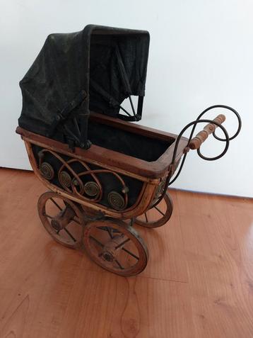 Antieke Poppenwagen klein Vintage beschikbaar voor biedingen