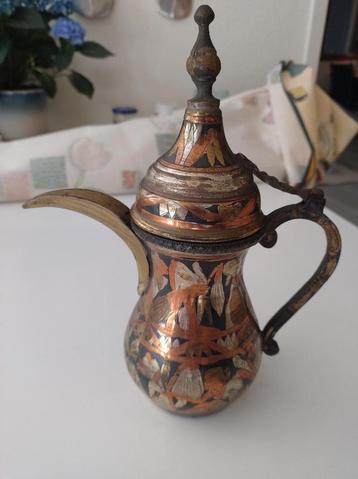 Antieke messing Arabische Egyptische koffie-theepot  beschikbaar voor biedingen