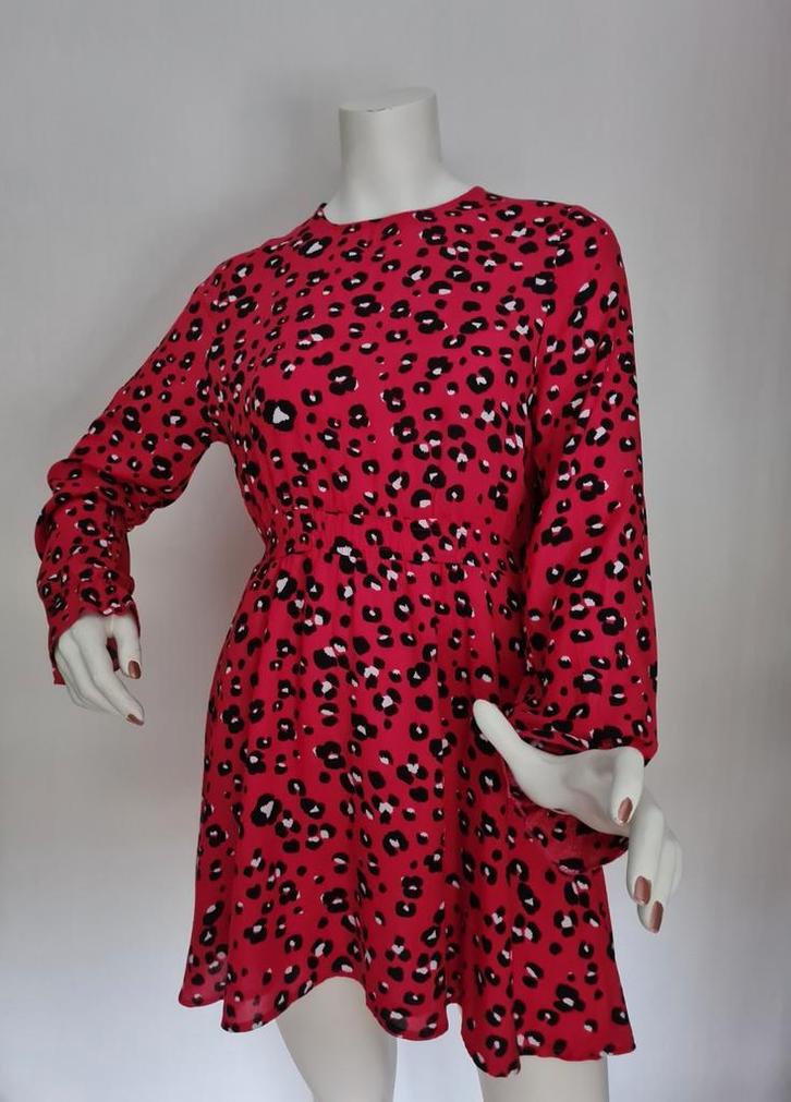 "MAISON RUNWAY" Rode jurk met print. Mt. S. Als nieuw!, Kleding | Dames, Jurken, Zo goed als nieuw, Maat 38/40 (M), Rood, Boven de knie