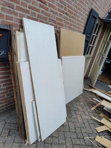Diverse houten platen in verschillende afmetingen. beschikbaar voor biedingen