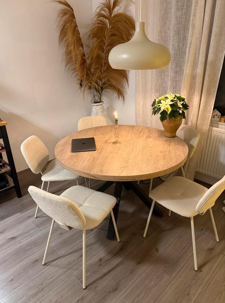 Kwantum Bressano eettafel met 5 bouclé stoelen wit, Huis en Inrichting, Tafels | Eettafels, Gebruikt, 100 tot 150 cm, 100 tot 150 cm