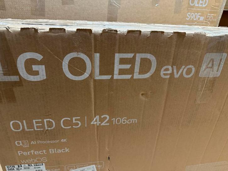 LG 42 inch OLED evo C5 2025, Computers en Software, Monitoren, Zo goed als nieuw, LED, Ophalen