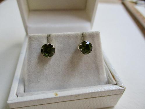 Zilver oorbellen licht groene schittersteen 5 mm.ø 925zilver, Sieraden, Tassen en Uiterlijk, Oorbellen, Zo goed als nieuw, Knopjes of Stekers