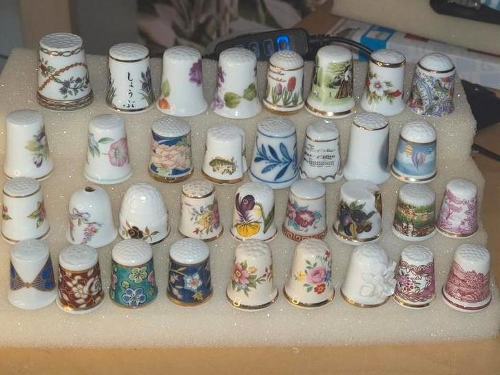 Veel Merk Vingerhoedjes porseleinen 2,50 per stuk, Verzamelen, Vingerhoedjes, Zo goed als nieuw, Ophalen of Verzenden