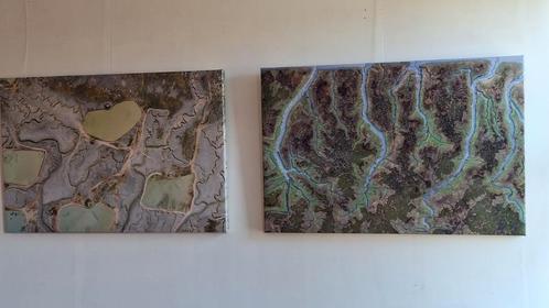 Earth surface  canvas 60 bij 90, Huis en Inrichting, Woonaccessoires | Schilderijen, Tekeningen en Foto's, Zo goed als nieuw, Print