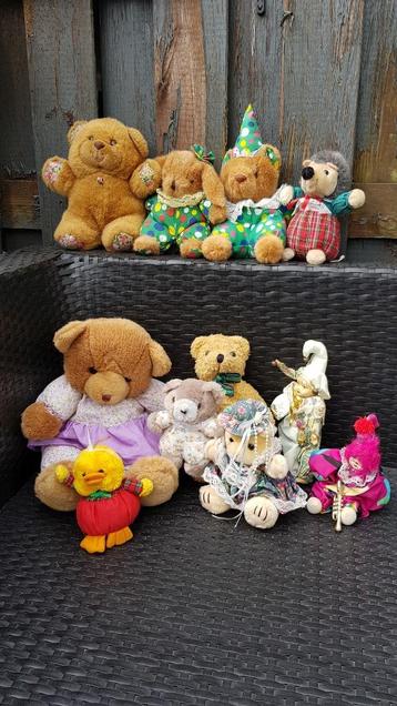 Partij vintage knuffels beren, clowns, jaren 70, 80, 90. S17 beschikbaar voor biedingen