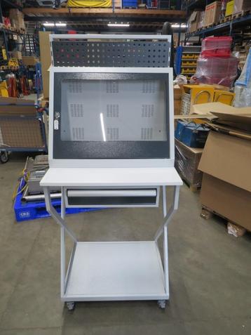 mobiele computerkast voor in de werkplaats met lade  beschikbaar voor biedingen