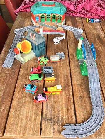 OUDE SET THOMAS TREIN: MACHINE LOODS, SODOR DRAWBRIDGE, ENZ. beschikbaar voor biedingen
