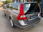 Volvo V70 3.2 Momentum Automaat LEER / NAVI / XENON / TREKHA, Zwart, 243 pk, 6 cilinders, 3192 cc
