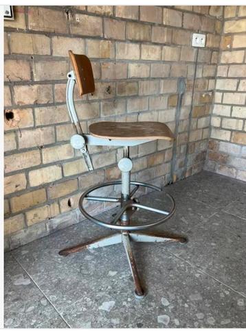 Ahrend de Circel Tekenstoel - 1960s Design beschikbaar voor biedingen
