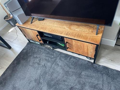 Tv meubel, mangohout/industrieel, zo goed als nieuw, €150,-., Huis en Inrichting, Kasten | Televisiemeubels, Zo goed als nieuw