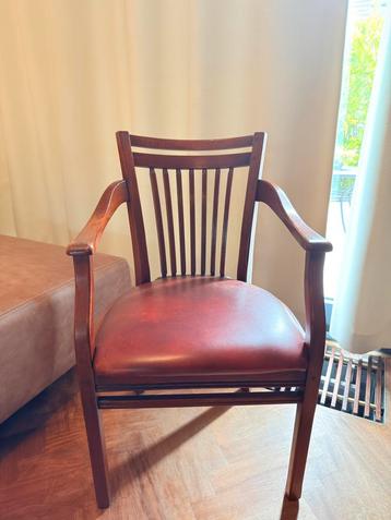 6 Massief houten eetkamerstoelen met leren zitting beschikbaar voor biedingen