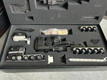 WSI 1:50 Tii Group MB Actros 8x4 + Scheuerle + Hitachi ZX870 beschikbaar voor biedingen