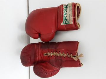 Vintage leren bokshandschoenen van Bryan beschikbaar voor biedingen