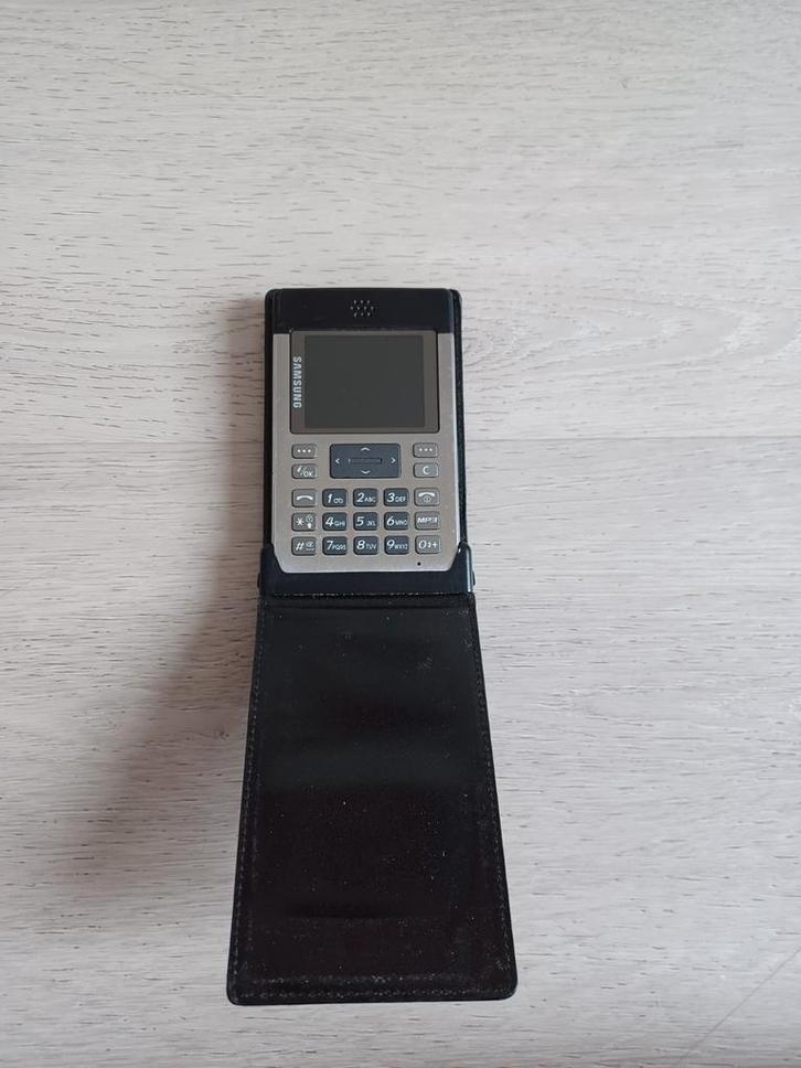 Zeldzame Samsung P300 creditcard phone in goede staat, Telecommunicatie, Mobiele telefoons | Hoesjes en Frontjes | Nokia, Zo goed als nieuw