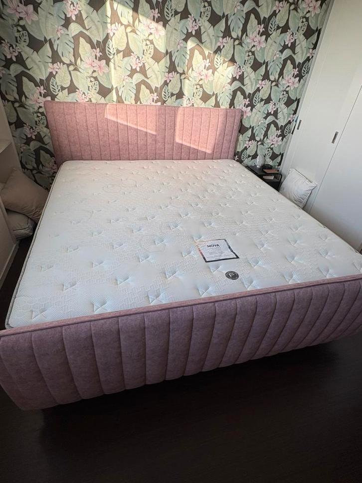 Bed  (2m breed/2.10 lang), Huis en Inrichting, Slaapkamer | Boxsprings, Zo goed als nieuw, Overige maten, 210 cm, Tweepersoons