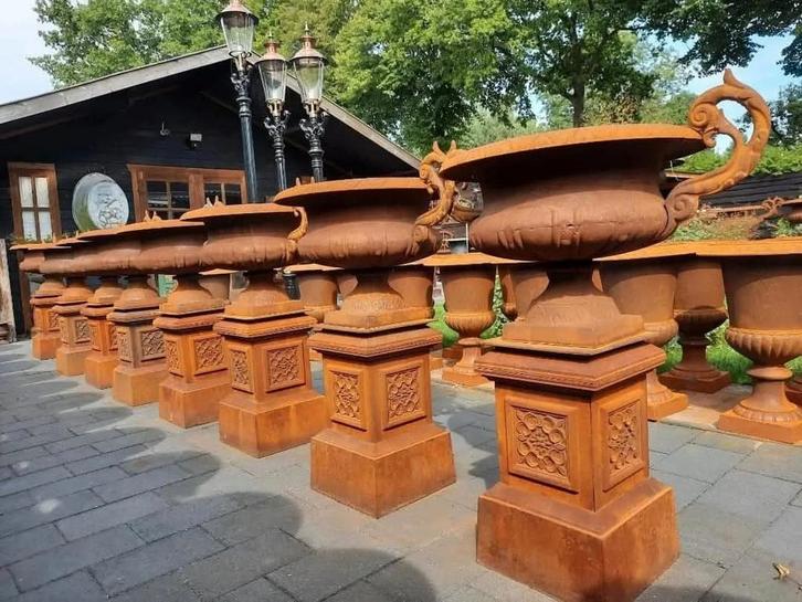 Gietijzeren tuinvazen tuinvaas bloempot bloembak op sokkel, Tuin en Terras, Tuinvazen, Nieuw, Ophalen