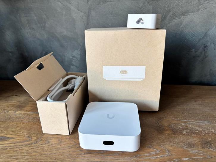 Ubiquiti Unifi Express 7 in NIEUWSTAAT!, Computers en Software, Routers en Modems, Zo goed als nieuw, Ophalen of Verzenden