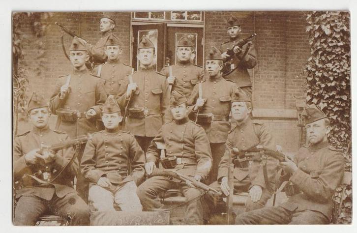 fotokaart mobilisatie WOI militairen met karabijn, Verzamelen, Militaria | Algemeen, Landmacht, Foto of Poster, Nederland, Verzenden