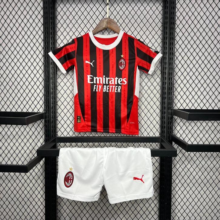 Nieuw AC Milan Kinderset  Shirt + Broekje  Rood/Zwart puma, Sport en Fitness, Voetbal, Nieuw, Shirt, Verzenden