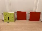 Kallax Ikea deurtjes 2 rood en 1 lime groen  met klok, Huis en Inrichting, Kasten | Overige, Ophalen of Verzenden, Zo goed als nieuw