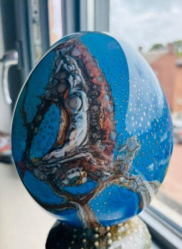 kunstglasobject (ei-vormige sculptuur). beschikbaar voor biedingen