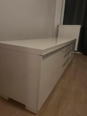 Witte IKEA TV-kast - Bieden! beschikbaar voor biedingen