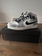 Air Jordan 1 Mid “Light Smoke Grey” - maat 42 (als nieuw), Wit, NIKE, Ophalen of Verzenden, Zo goed als nieuw