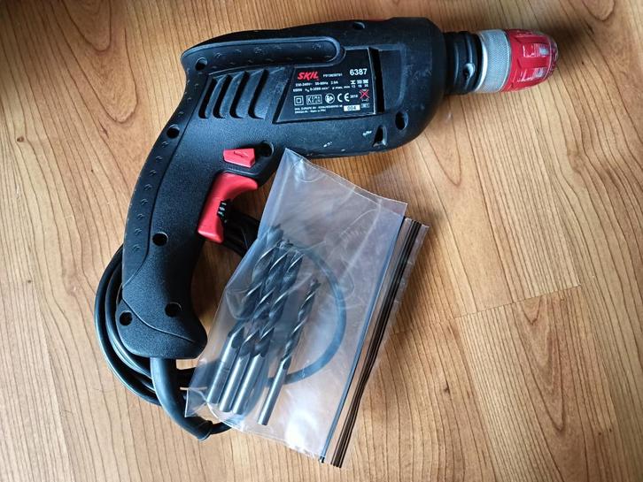 ️ Skil Boormachine F015638701 – met 4 boren – Gebruikt, Doe-het-zelf en Verbouw, Gereedschap | Boormachines, Gebruikt, Boormachine