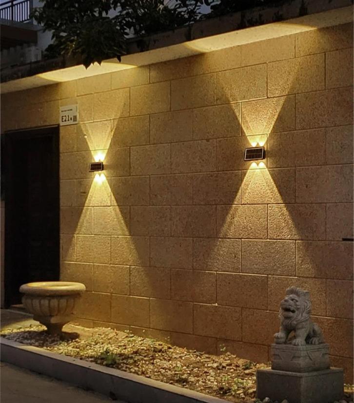 Outdoor Solar Up & Down LED wandlamp met 4 leds (warm wit), Huis en Inrichting, Lampen | Wandlampen, Nieuw, Kunststof, Ophalen
