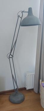 Grote betonlook vloerlamp., Ophalen, Zo goed als nieuw, 150 tot 200 cm