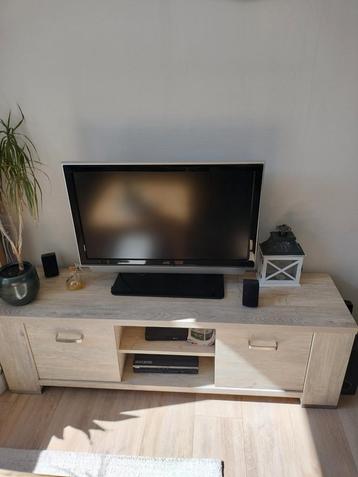 Tv Kast beschikbaar voor biedingen