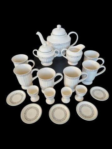 18 delig servies Queens Garden beschikbaar voor biedingen