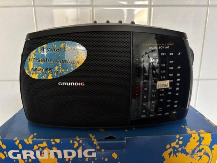 Grundig Music Boy 180 - draagbare radio compleet met doos, Audio, Tv en Foto, Radio's, Nieuw, Radio, Ophalen of Verzenden