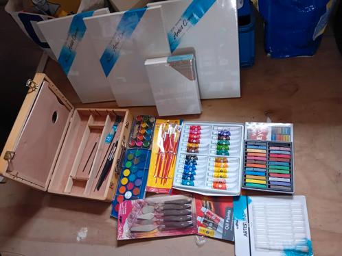 Schilder spullen canvas olie verf  krijtjes kwasten kist, Hobby en Vrije tijd, Schilderen, Zo goed als nieuw, Doek, Ophalen