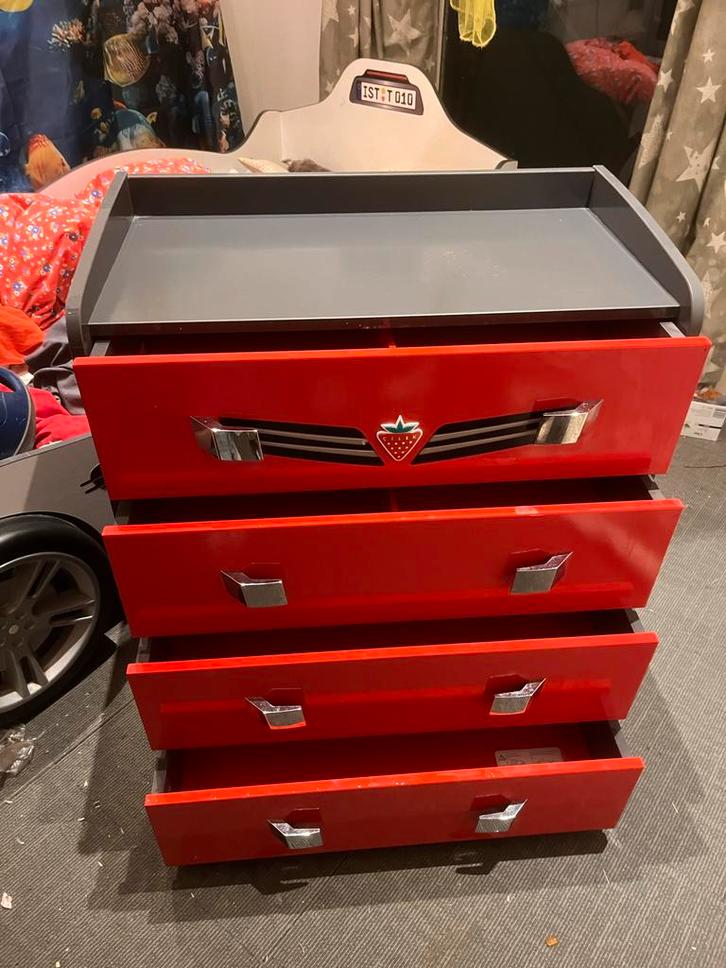 Stoer rood ladekastje voor jongens, Kinderen en Baby's, Kinderkamer | Commodes en Kasten, Gebruikt, Kast, 90 tot 105 cm, Minder dan 75 cm