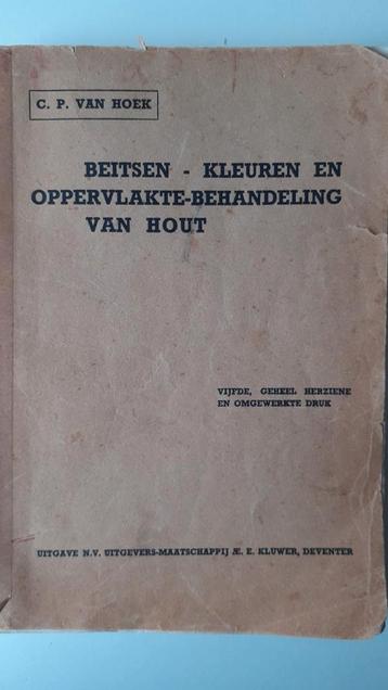 Beitsen-kleuren en oppervlakte behandeling van hout. 1943  beschikbaar voor biedingen
